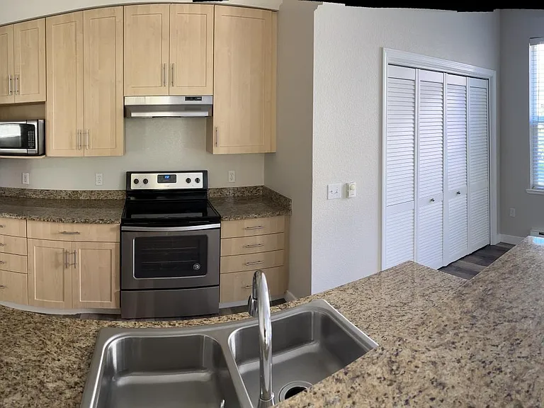 Catalina Luxury Apartments — Photo 4