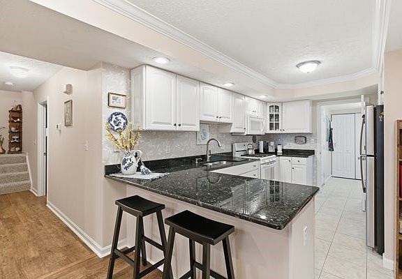 3rd image of 118 Windcrest Ct