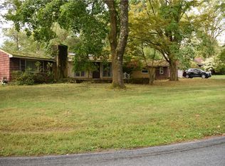 11 Tree Top Ln, Poughkeepsie, NY 12603