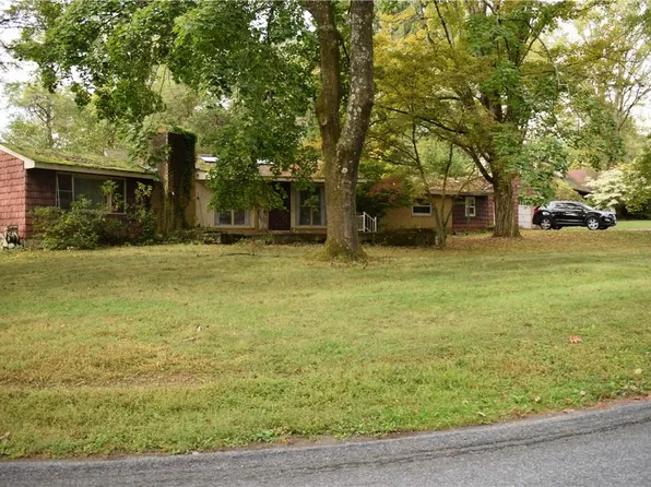11 Tree Top Lane, Poughkeepsie, NY 12603