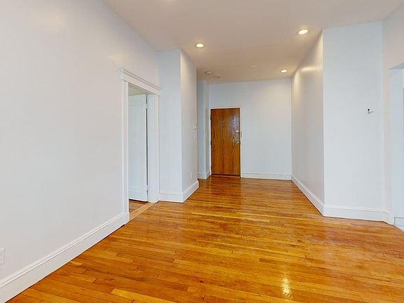3rd image of 202 Baker St APT 1