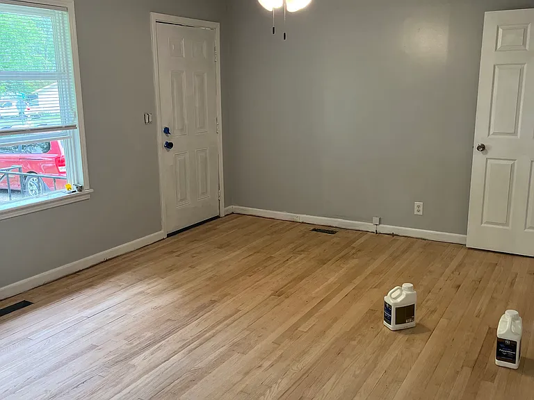 1403 Bel Aire Dr — Photo 3