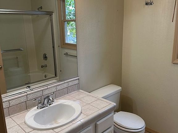 4th image of 1109 E Cota St