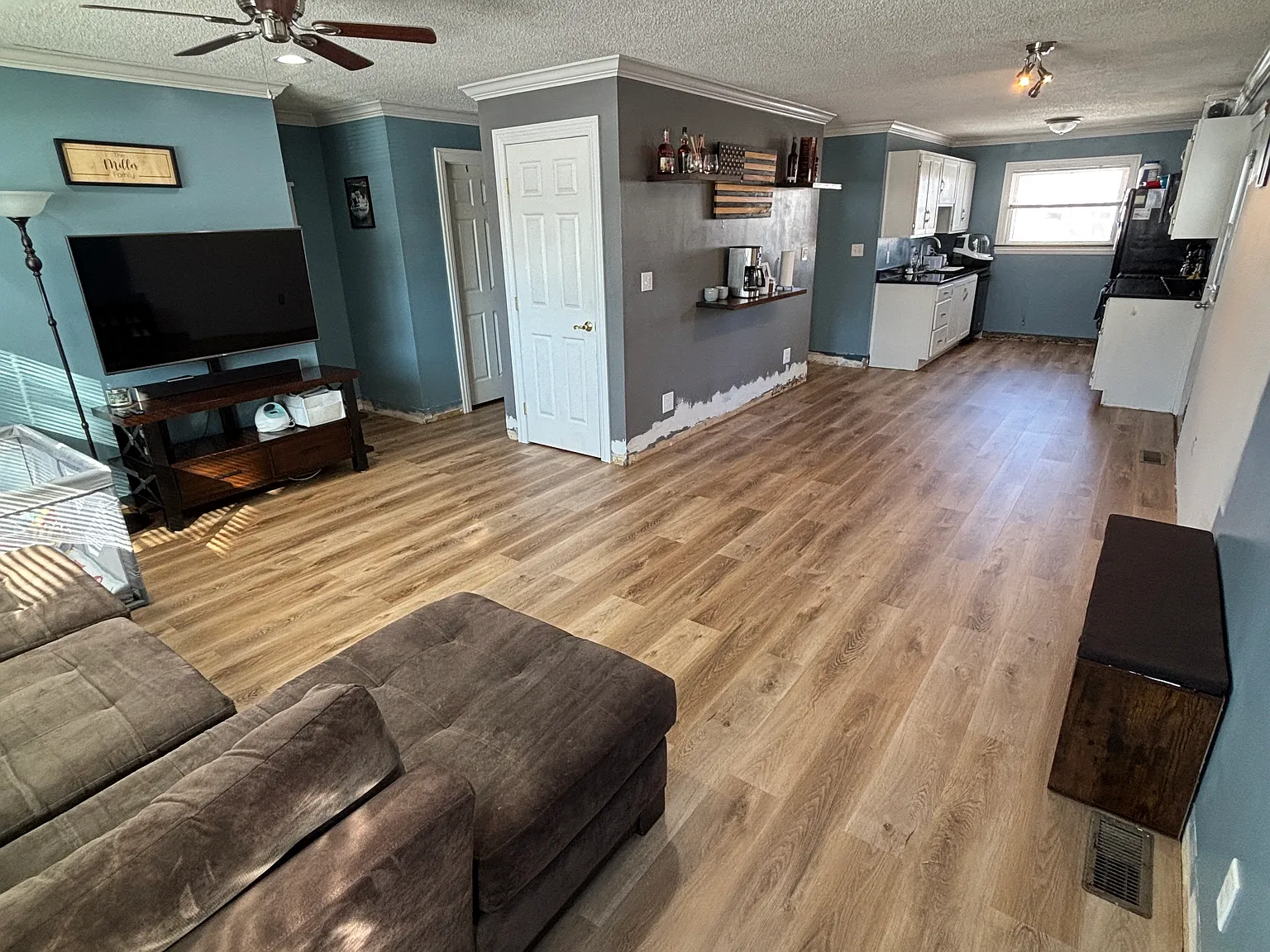 3 bed, 980 sqft, $2,400 — Photo 2