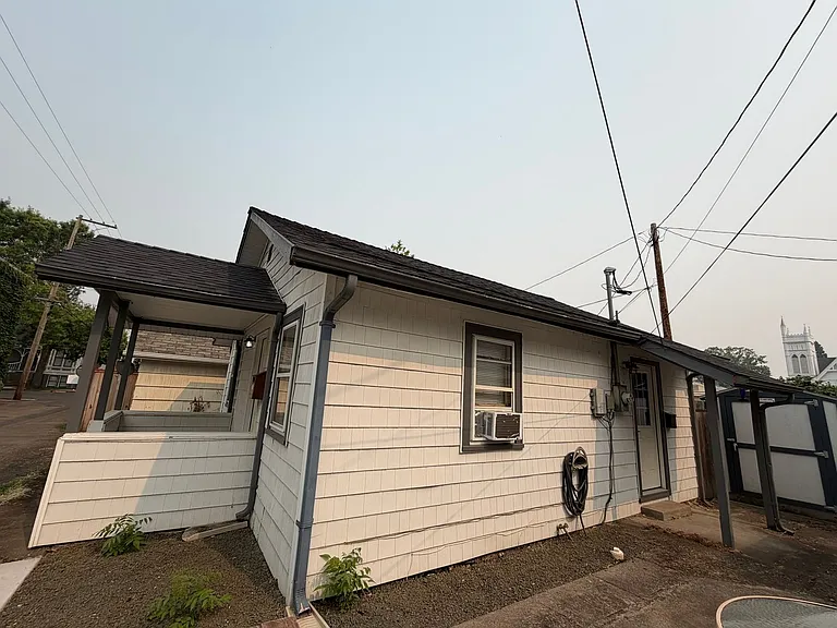 318 Washington St SW — Photo 3