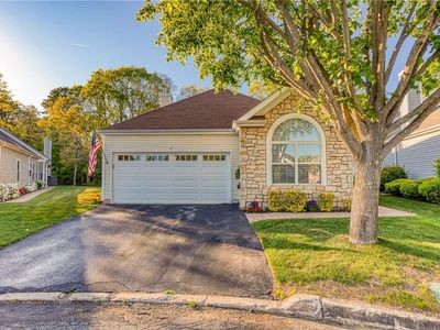 6 Sagaponack Court, Ridge, NY, 11961