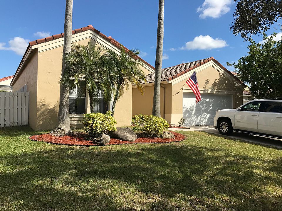 1st image of 520 Carrington Dr