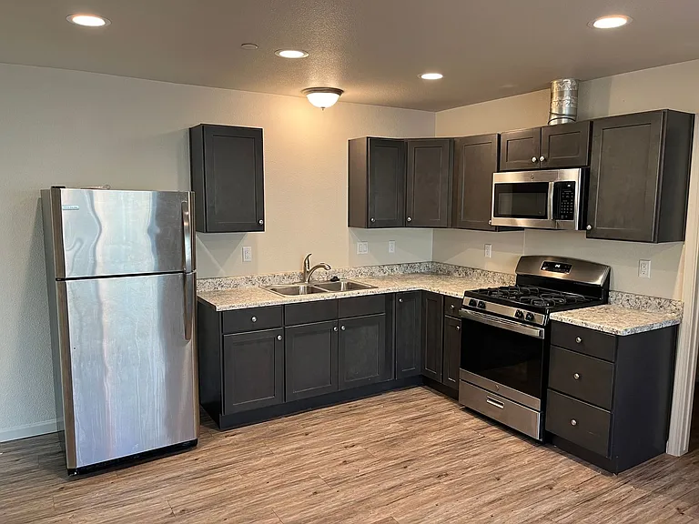 1465A E Ash Ave — Photo 1