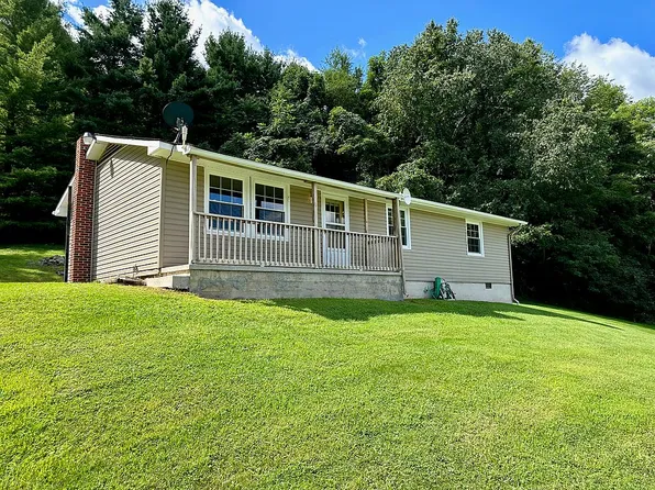 1002 Mountain Ln, Bluefield, VA 24605