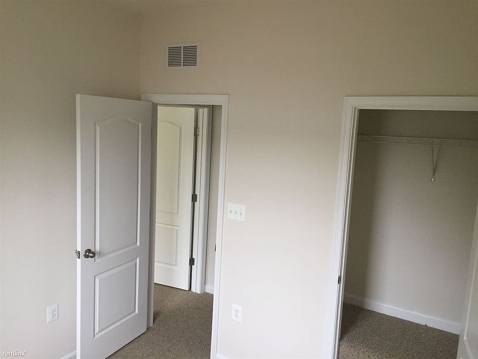 2nd image of 640 Barnes St NE