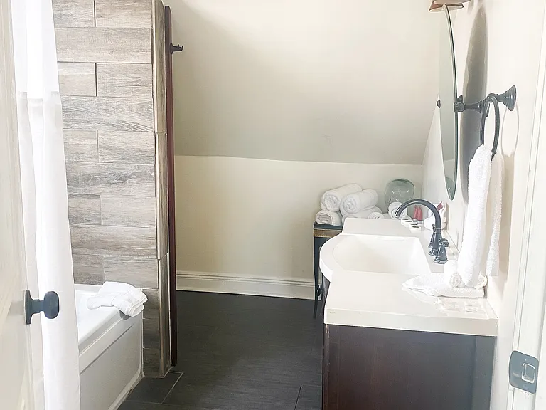 2477 Royal St #B — Photo 11