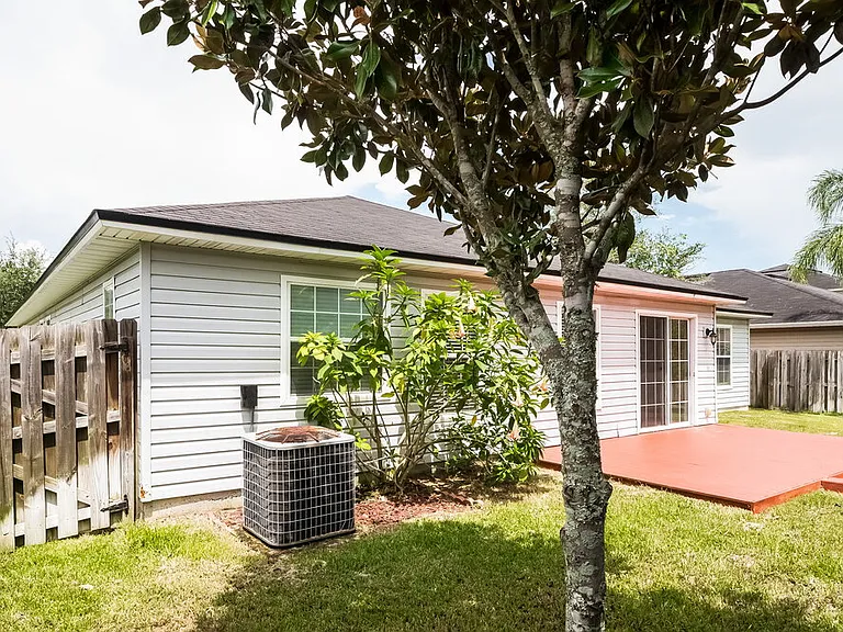 1417 Heather Ct — Photo 15