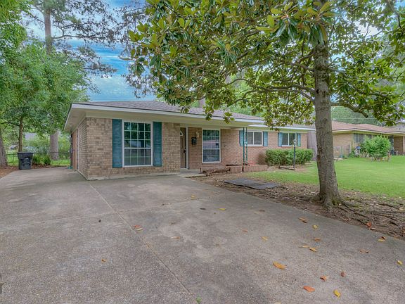 3rd image of 2513 Dundee Cir