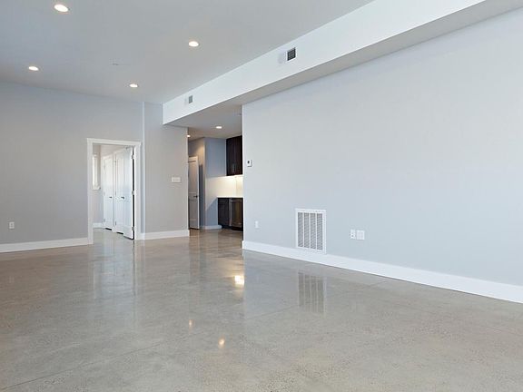 Living /Dining Room 30' x 13'