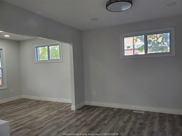 348 Caroline St — Photo 11