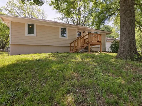 2101 S Park Ave, Oak Grove, MO 64075