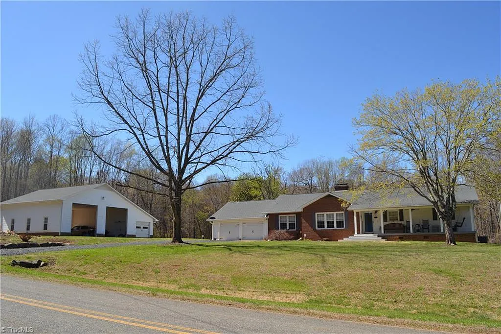 208 Twin Springs Rd photo 1