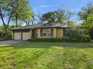 2210 Robinwood Ln, Denton, TX 76209
