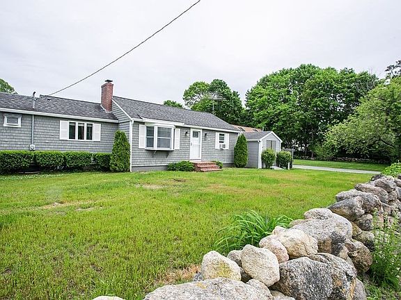 2nd image of 28 Great Neck Rd