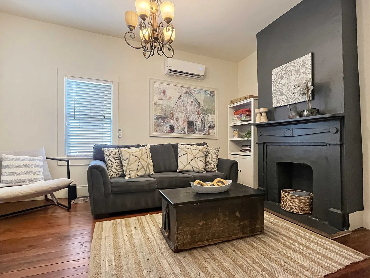 3 bed, 1.0 bath, 1496 sqft, $4,273 — Photo 4