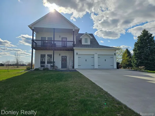 758 S Deer Run Dr, Mount Pleasant, MI 48858
