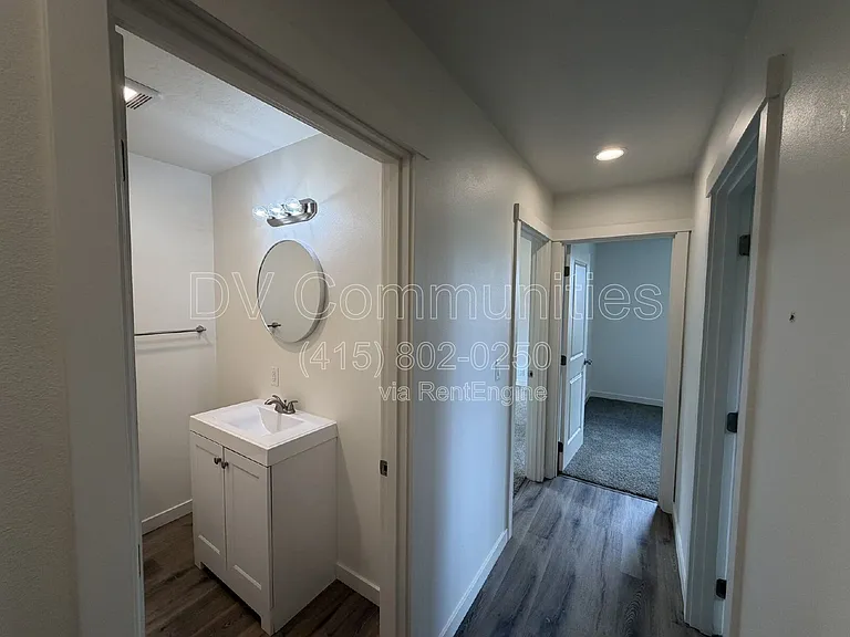 1246 Hughes St — Photo 9