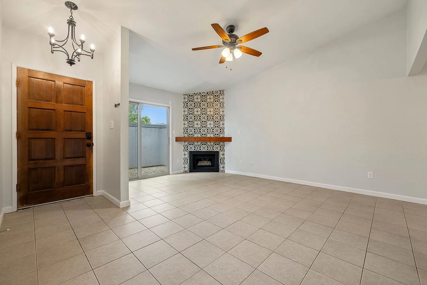 1313 Floyd Ave — Photo 2