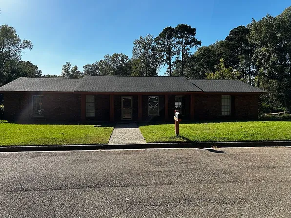 805 Hickory St, Vicksburg, MS 39180