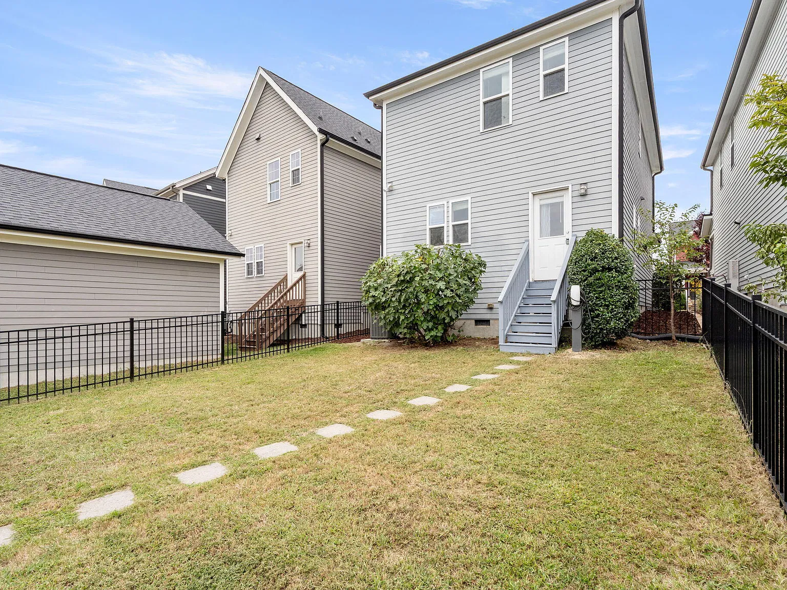 2 bed, 3.0 bath, $2,300 — Photo 3