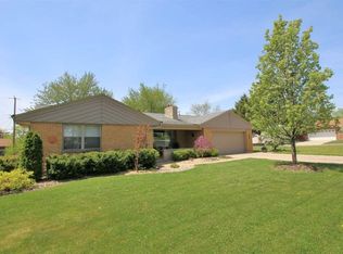 3915 N Lynnwood Pl, Peoria, IL 61614