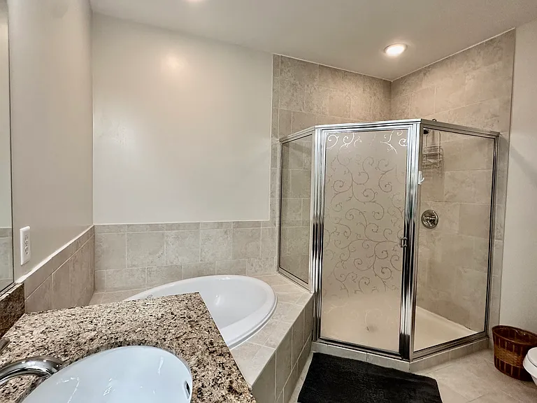 444 W Broad St #606 — Photo 15