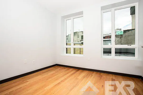 Rented by EXR | media 4