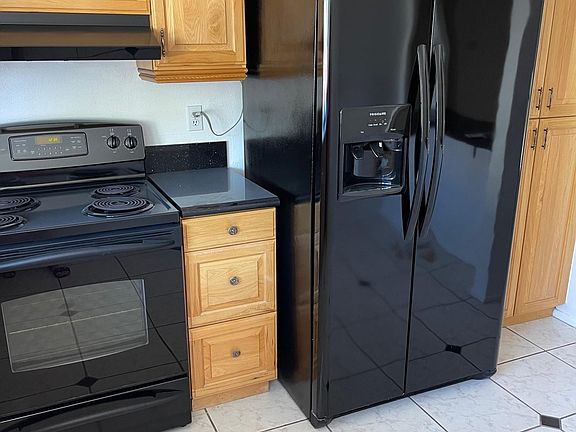 3rd image of 5800 Owensmouth Ave APT 42
