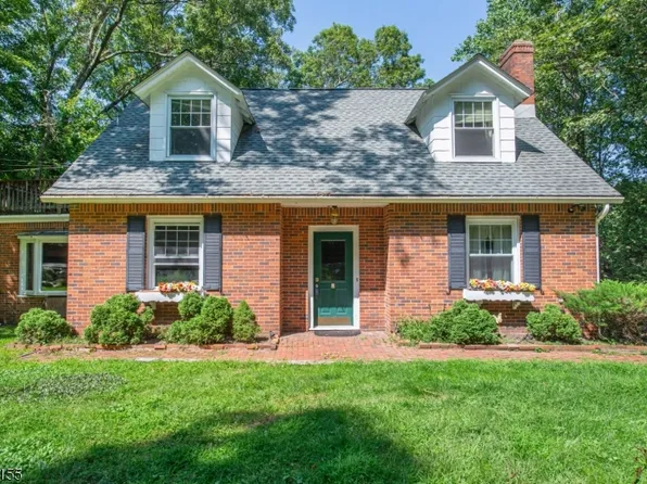 2 Dale Rd, Ringwood Boro, NJ 07456