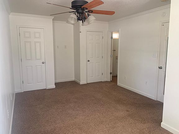 4th image of 155 Brandon Dr #D