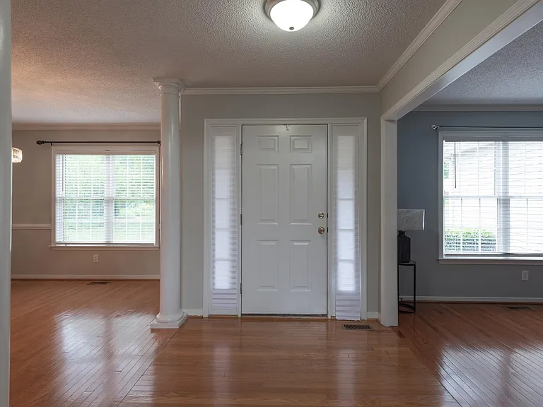 5121 Lippingham Ln — Photo 7