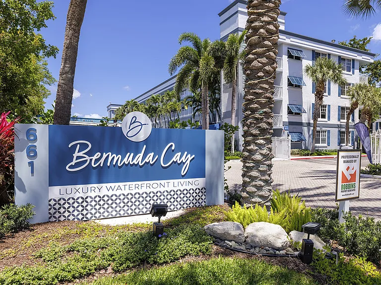 Bermuda Cay — Photo 37