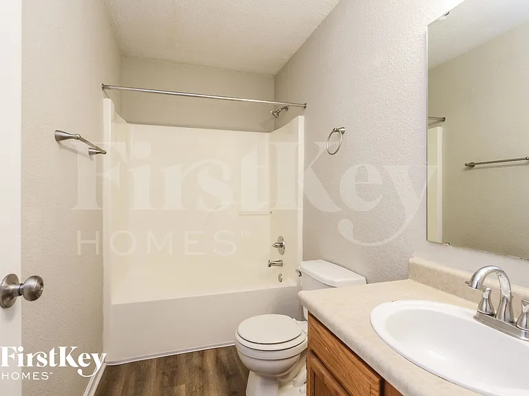 8145 Maple Stream Ln — Photo 11