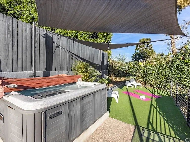 3651 Lowry Rd — Photo 33