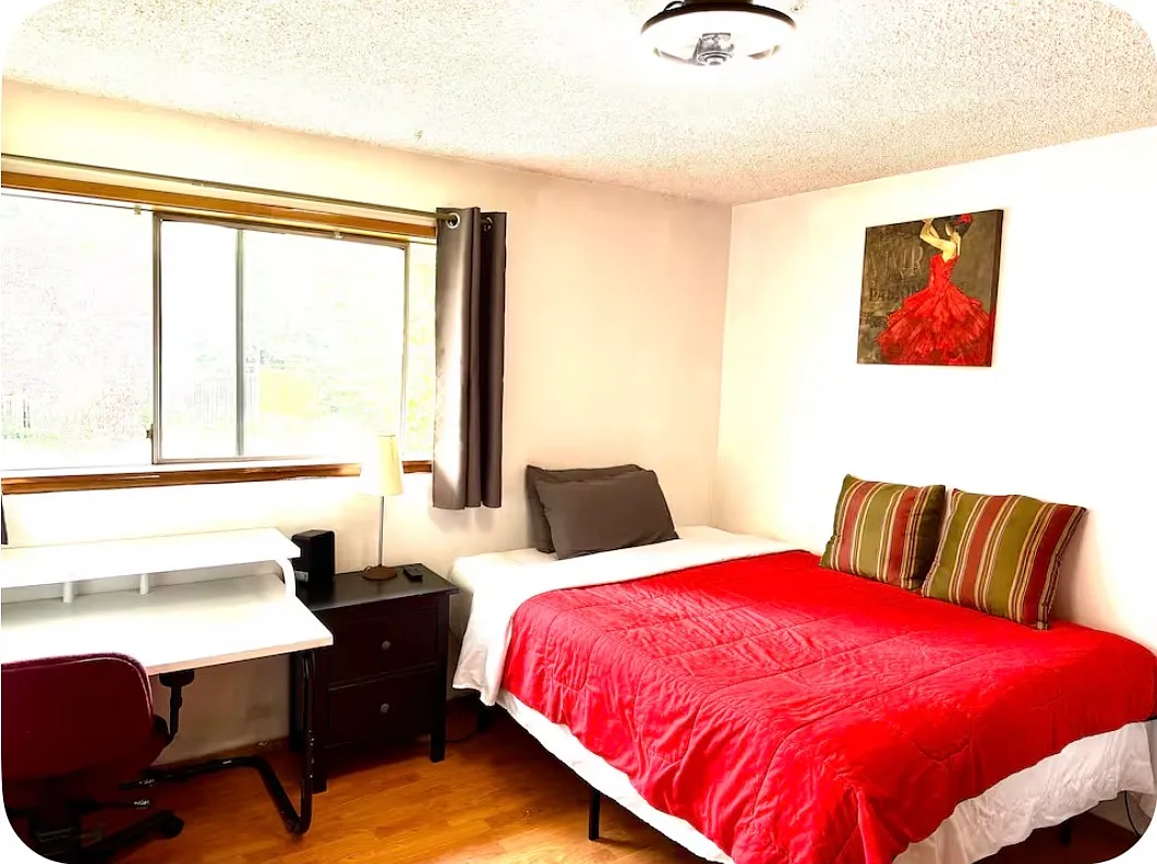 7 bed, 120 sqft, $699 — Photo 1