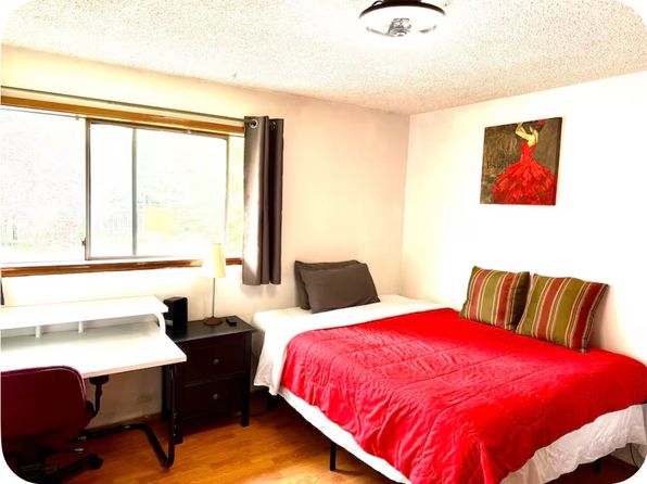 5744 37th Ave NE #2, Seattle, WA 98105 property photo