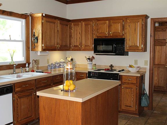 5th image of 408 Wisteria Ave