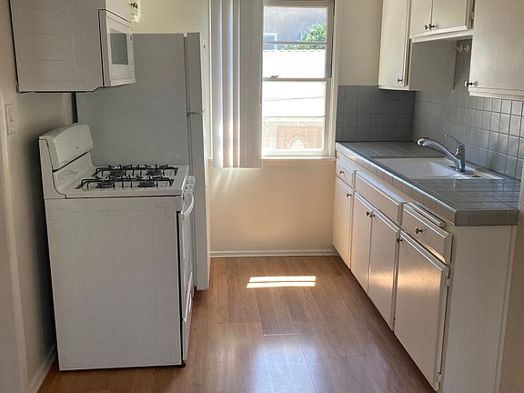 4th image of 3935 Vineland Ave APT 2