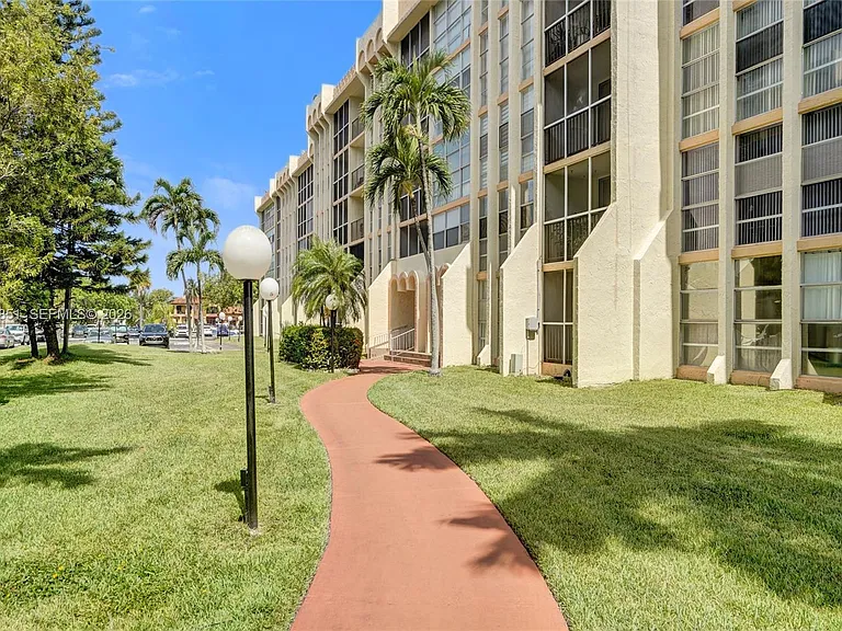 2000 Atlantic Shores Blvd #207 — Photo 31