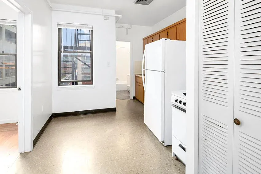 2 bed, $2,952 — Photo 2