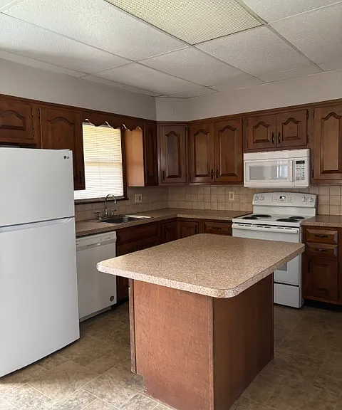 704 E Main St — Photo 1