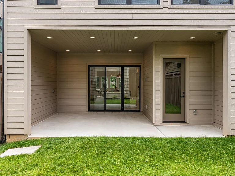 2305 Eastland Ave #E — Photo 32