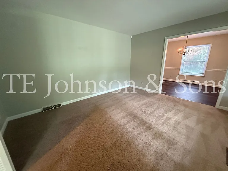 2722 Winslow Ln — Photo 5