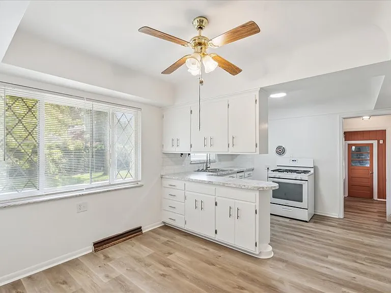 3301 Mulberry St — Photo 2