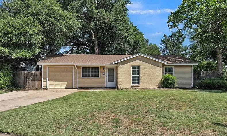 3 bed, 1008 sqft, $1,800 — Photo 1